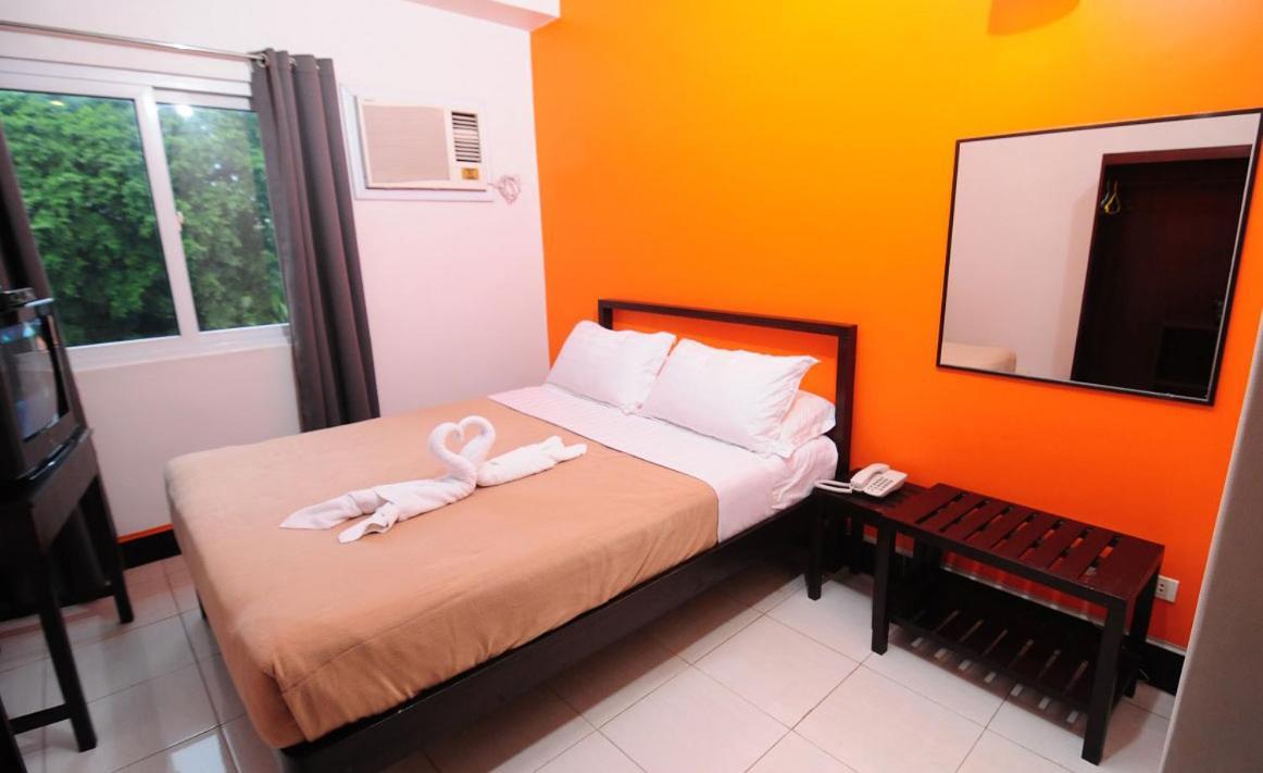 Negrense Suites Bacolod Exterior photo